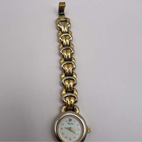 VTG Bulova Women’s Quartz Watch Gold Tone Bracelet Diamond Accent - Picture 13 of 16